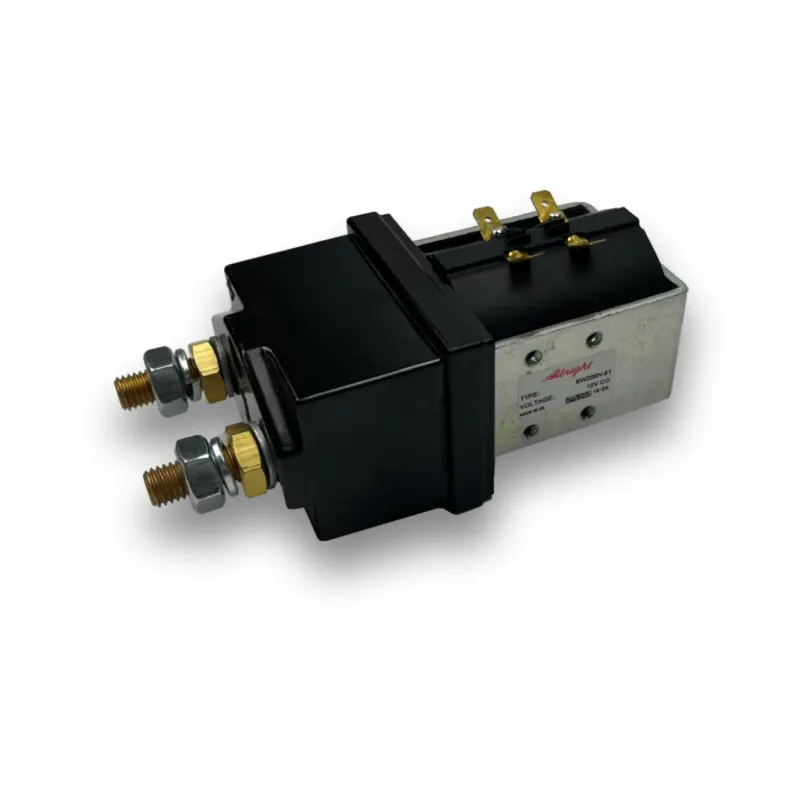 Contacteur Albright SW200N-51 – bornes puissance M10, intégration bus DC traction.